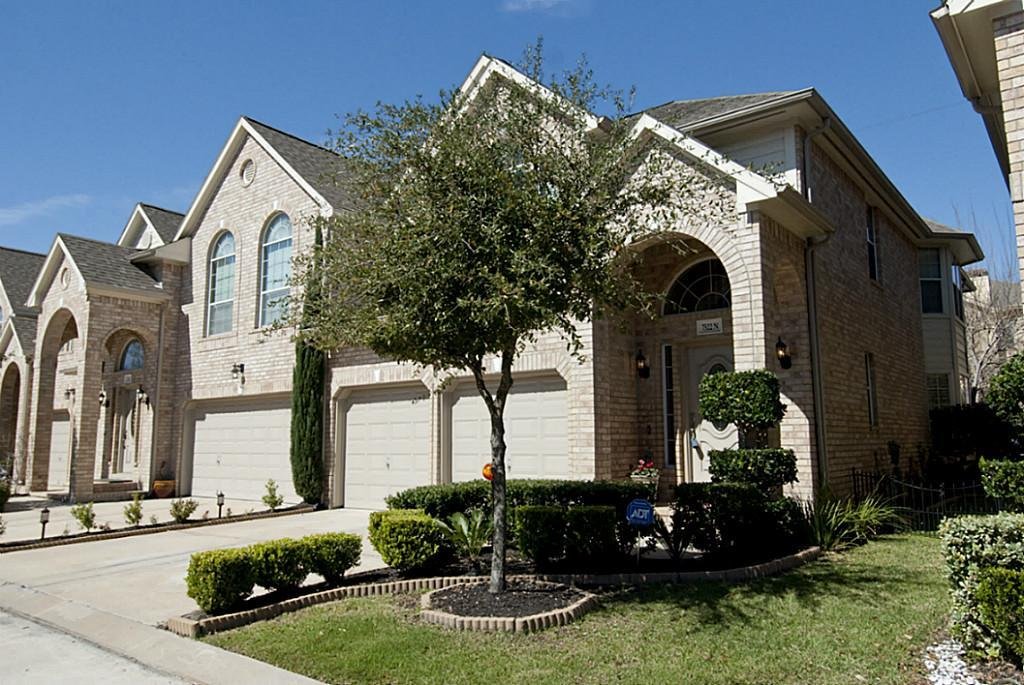 7522 North Linpar Court