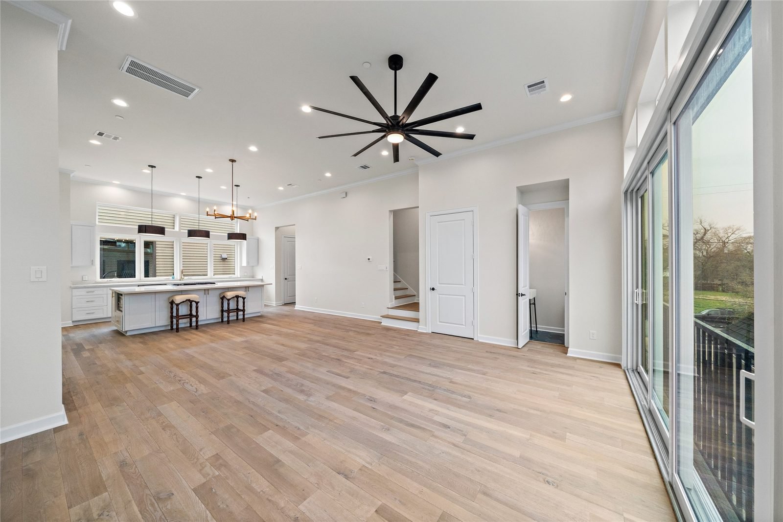 907 West 16th Street
